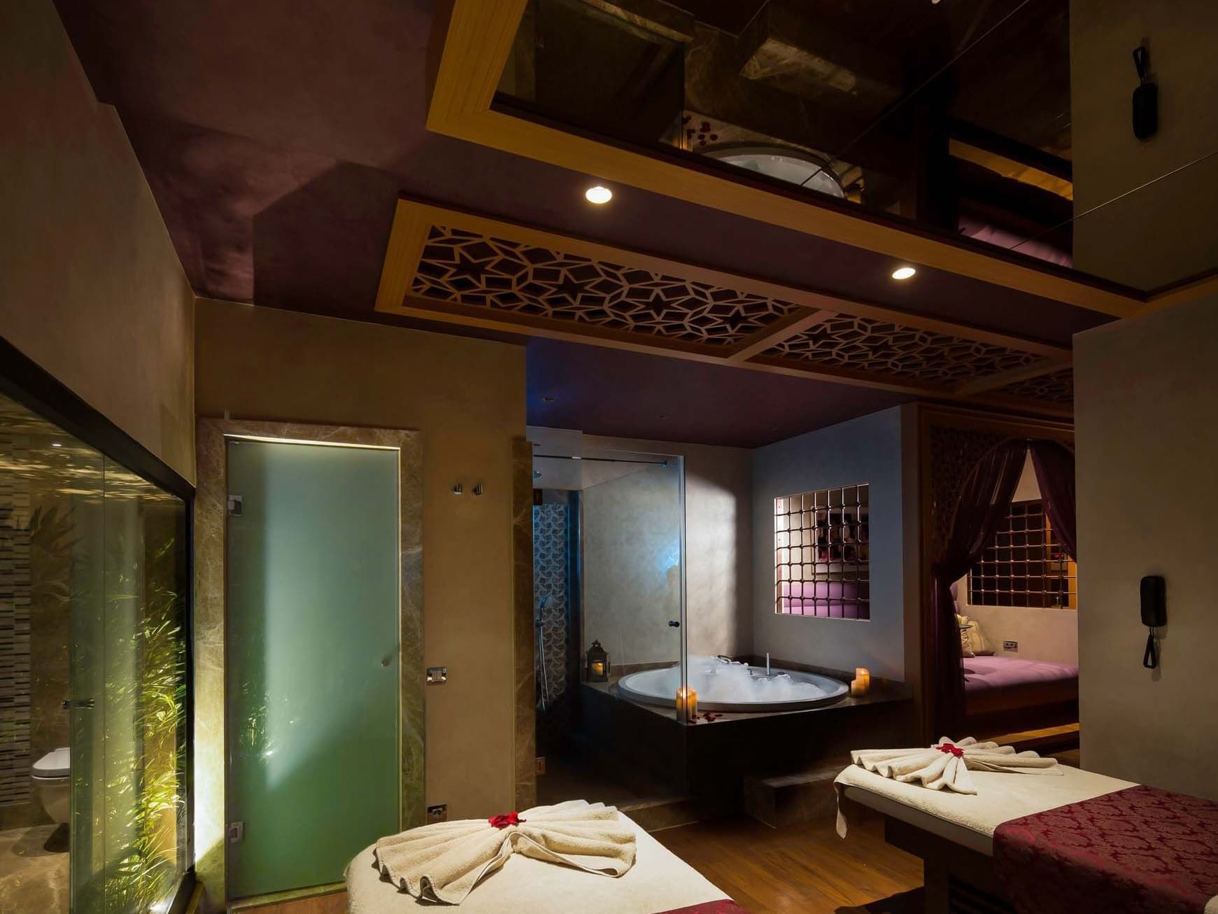 Titanic Port Bakırköy’deki BeFine Spa ısıtmalı havuzu ve konforlu masaj yataklarıyla misafirlerine hem rahatlama hem de yenilenme sunar.