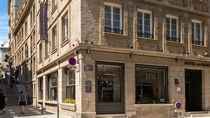 Exterior view at Hotel de Marins building