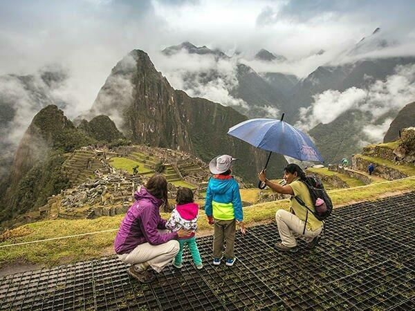 Family in Machu Picchu near Sumaq Hotel