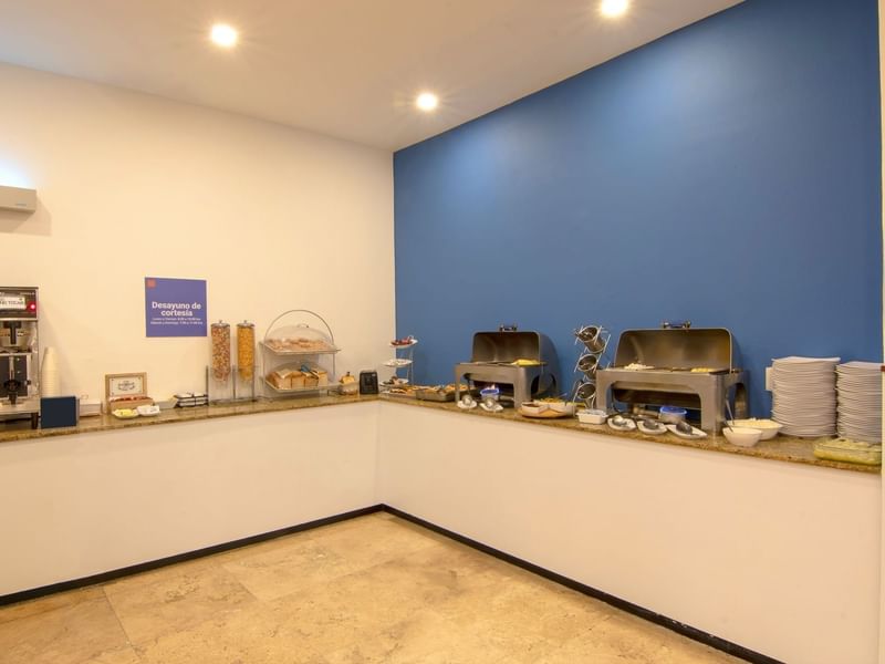Área buffet en Salón de Desayunos en Fiesta Americana Travelty