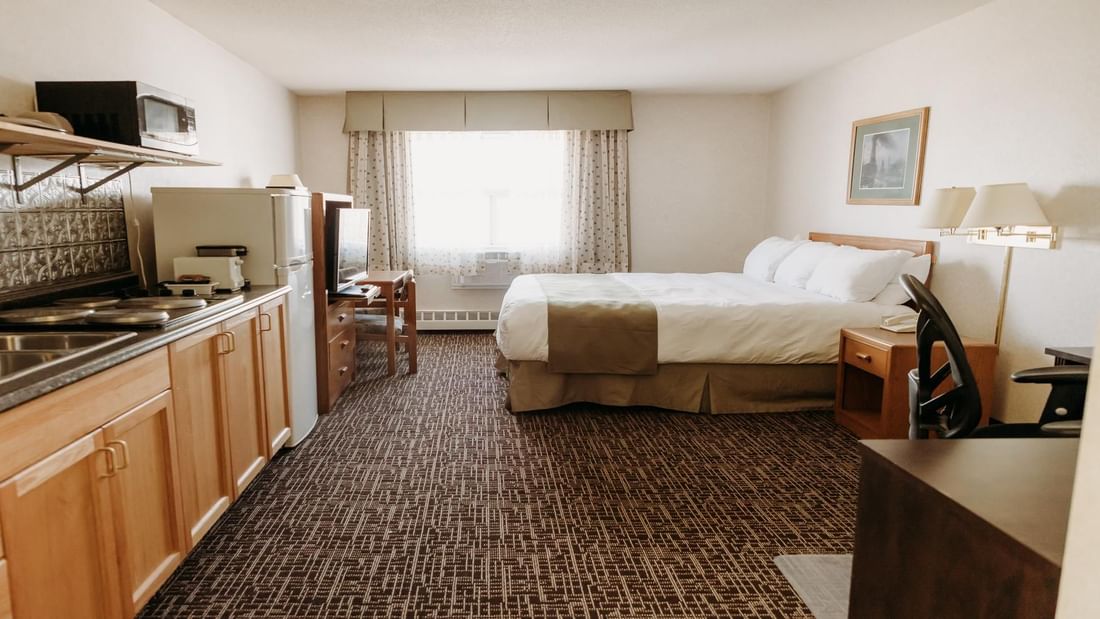 Coast Premium King with Kitchenette guest room at Coast Fort St. John Hotel