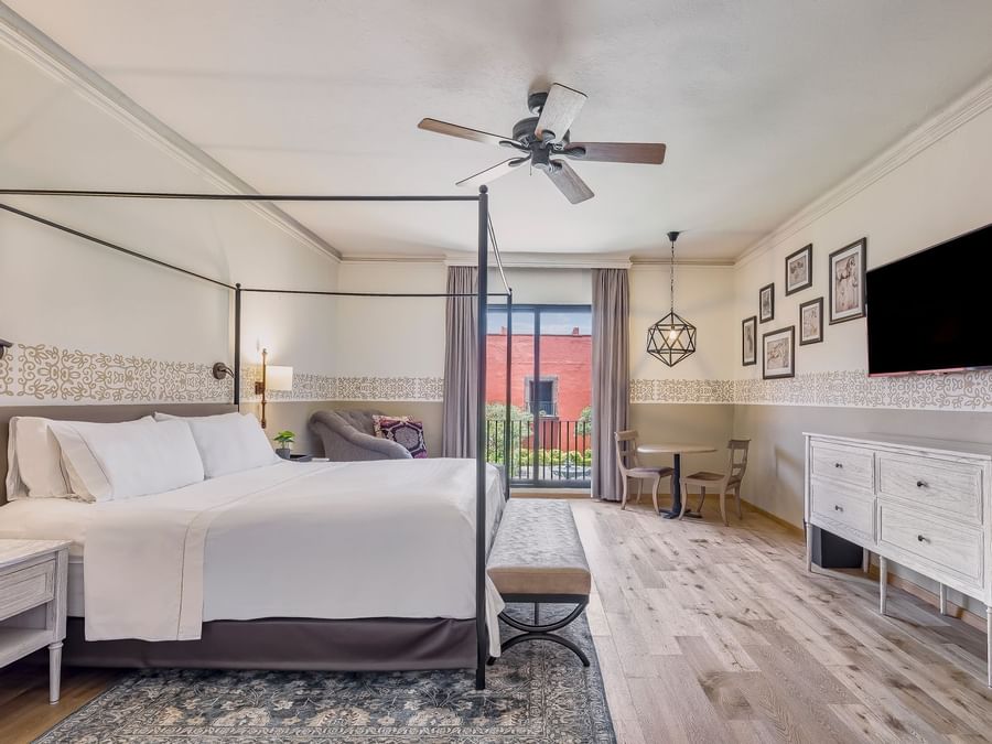 King bed, TV & Couch in Master Porfirio at La Colección