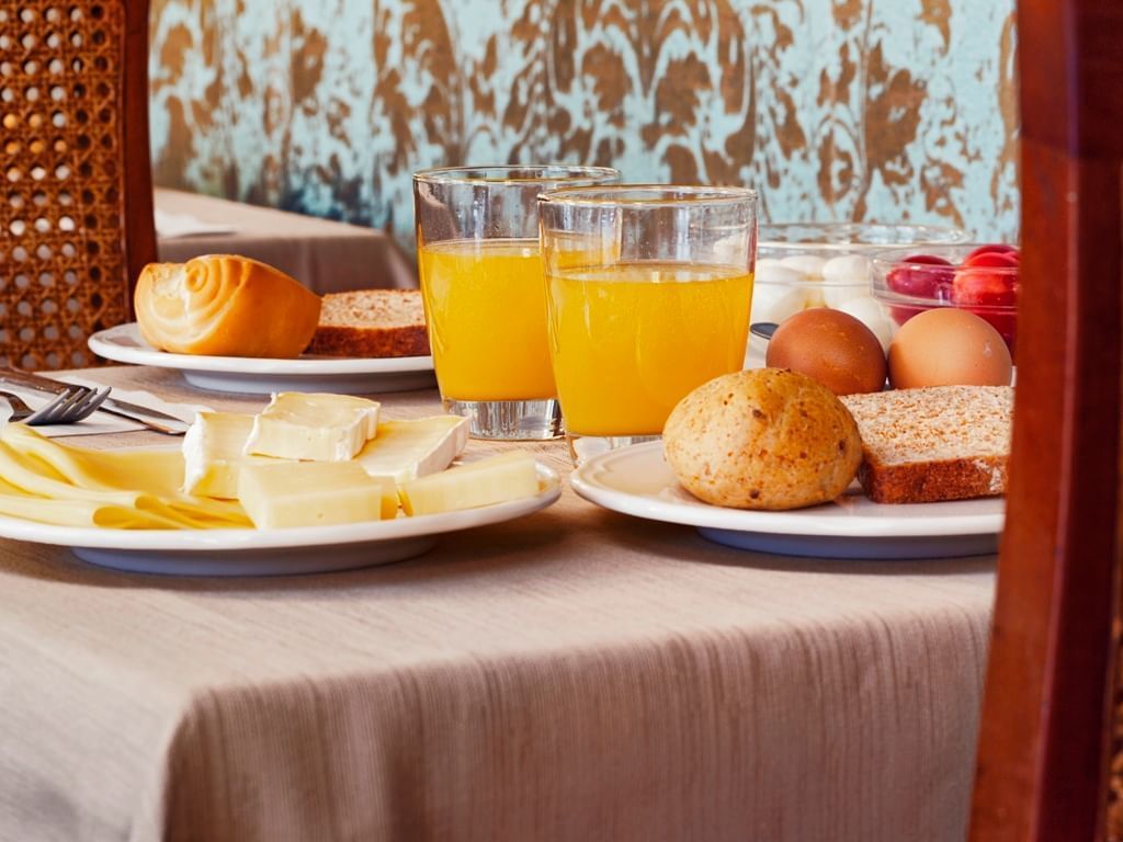 Breakfast meal served in a restaurant at Hotel Bisanzio