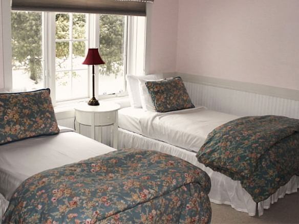 Bedroom with one bed in the Resort Home 583B at Topnotch Stowe Resort