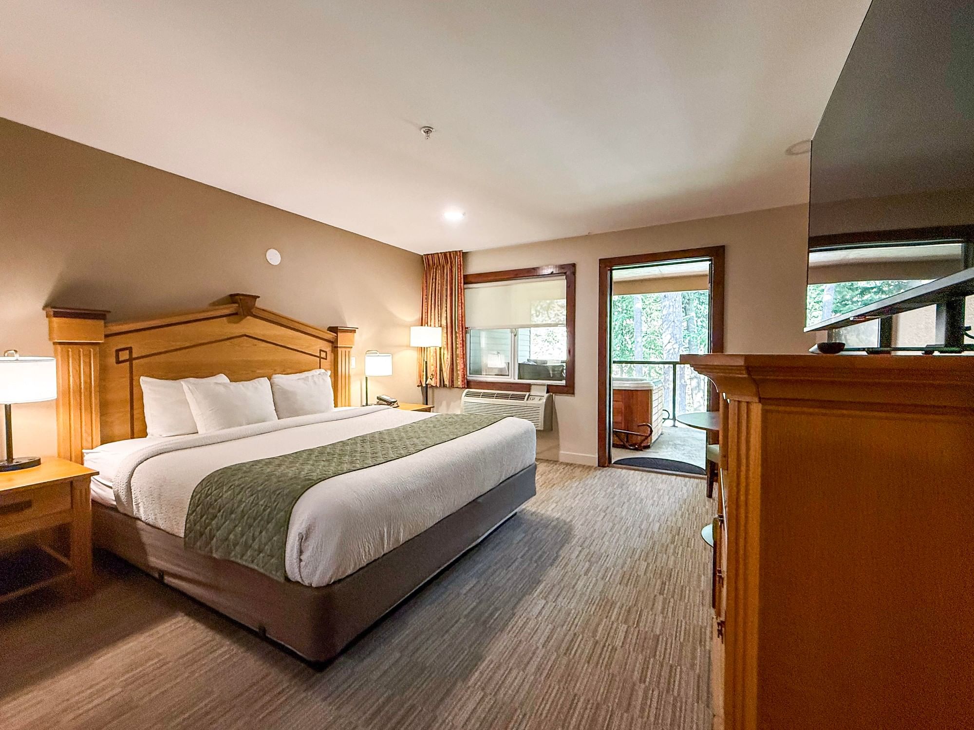 Deluxe king accessible with hot tub