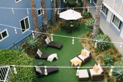 Bayside courtyard with market lights