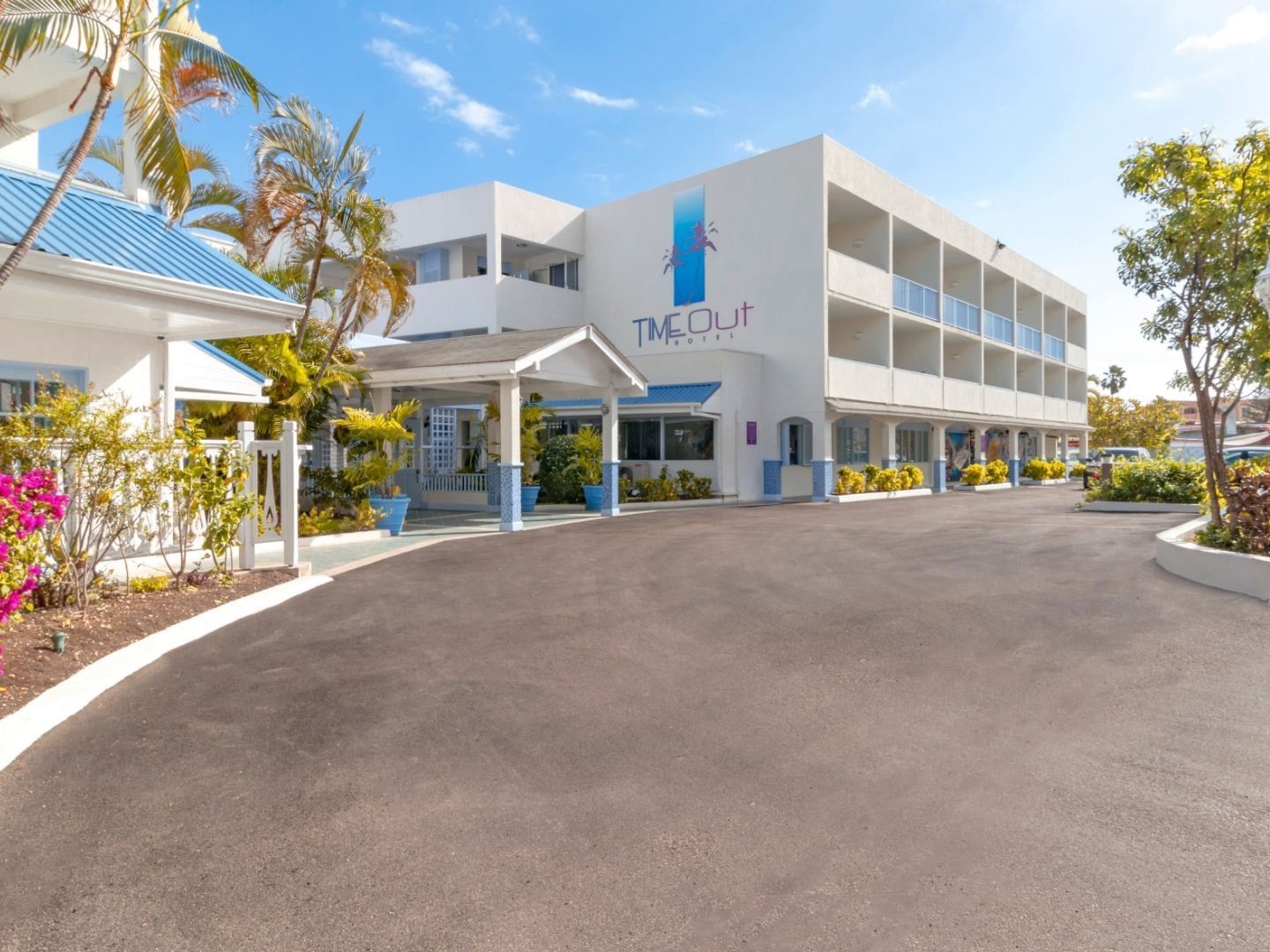 Exterior Time Out Hotel Barbados (11)