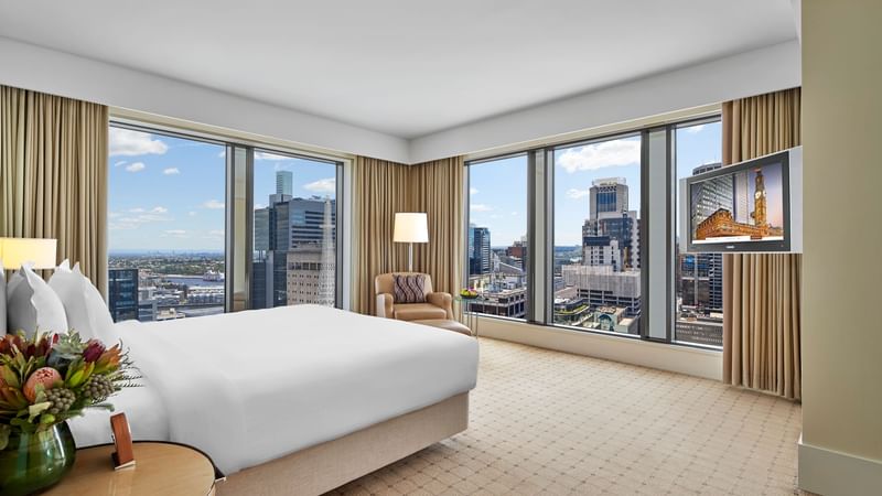 Executive Suite with king bed & city view at Fullerton Sydney