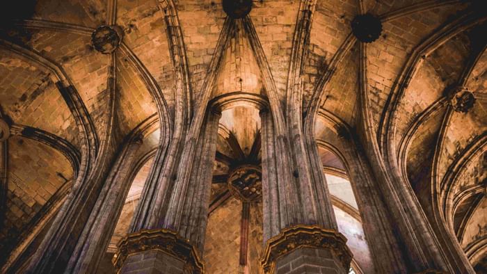 View of ceiling in Chartres Cathedral near Originals Hotels