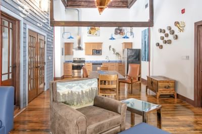 Living space with kitchen & dining area in Apartment 403 at Retro Suites Hotel