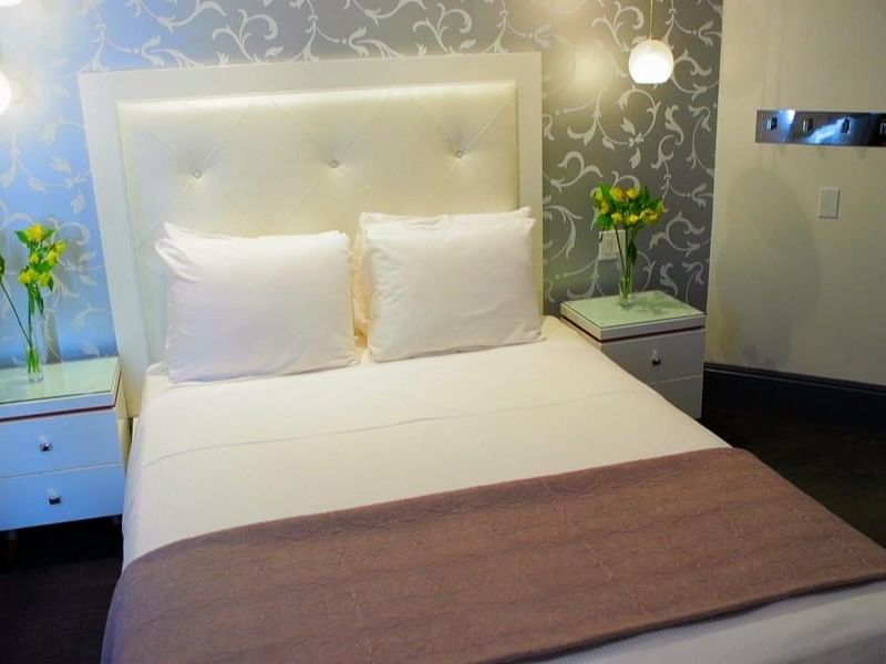Queen Accessible room with a queen bed at The La Pensione Hotel