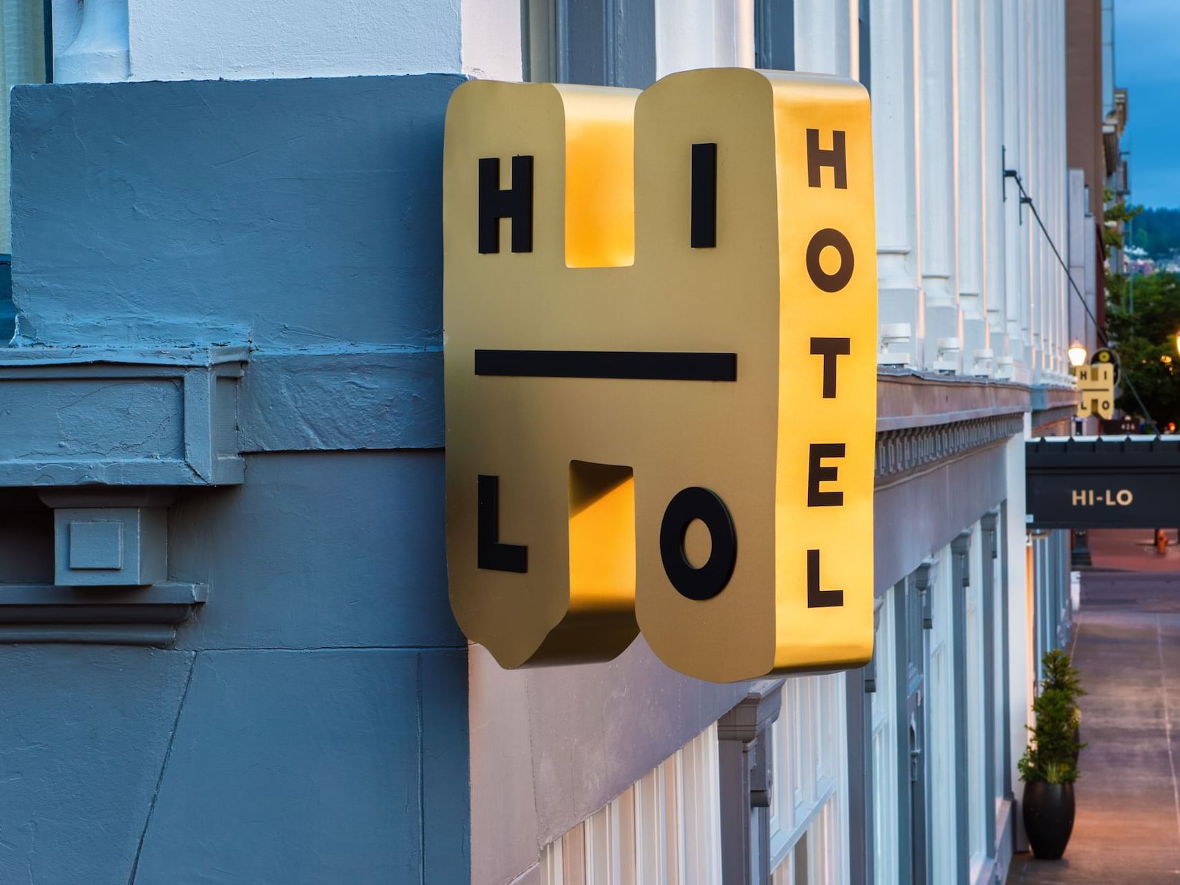 Hi Lo Hotel Portland Exterior Sign