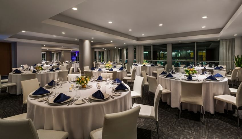 Banquet tables in the Ballroom at Warwick Le Crystal