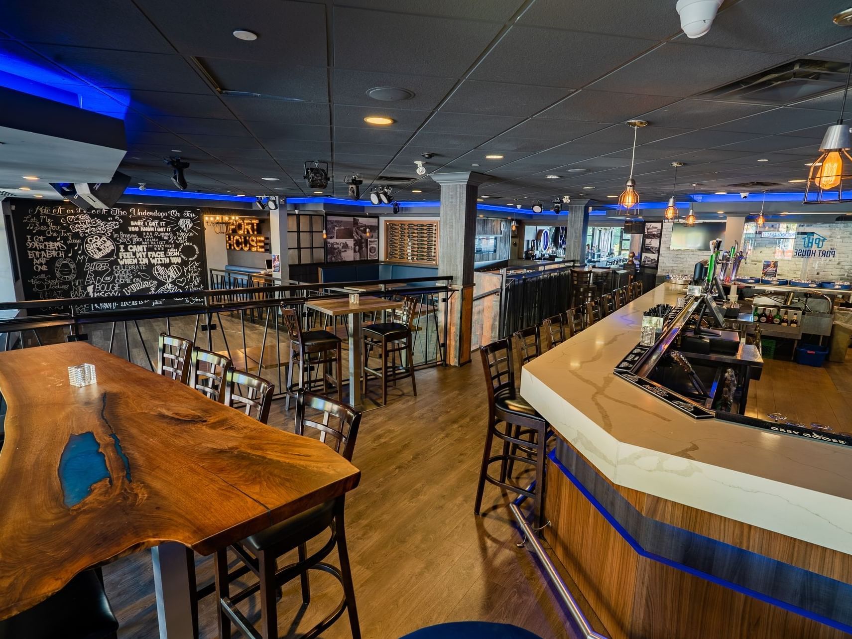 The Port House Social Bar & Kitchen | Waterfront Hotel Downtown Burlington