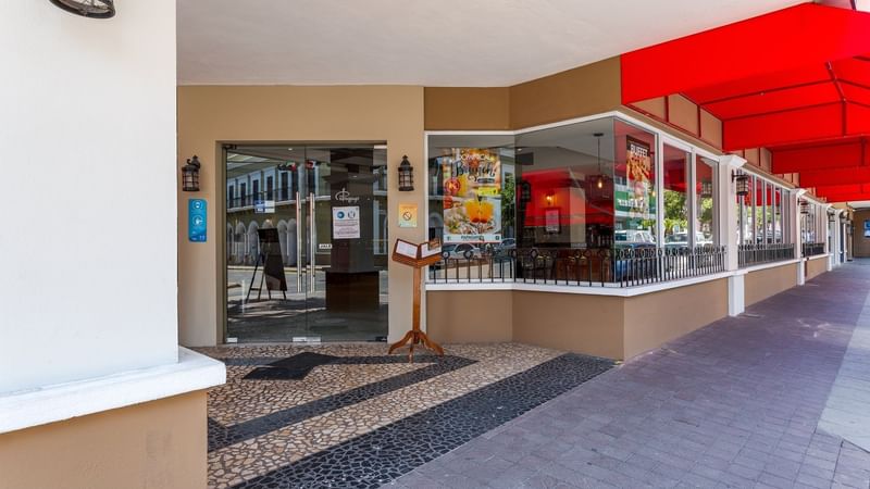 The exterior view of the entrance at Gamma Mazatlán 