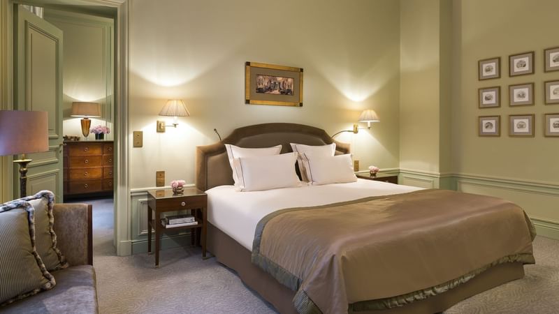 Close-up of bed in Luxury Suite at Westminster Warwick Paris