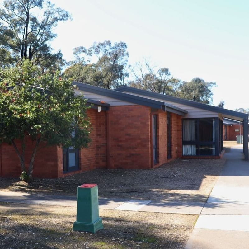 Row of brick units with tree and walkway in front at La Trobe University - Terraces.