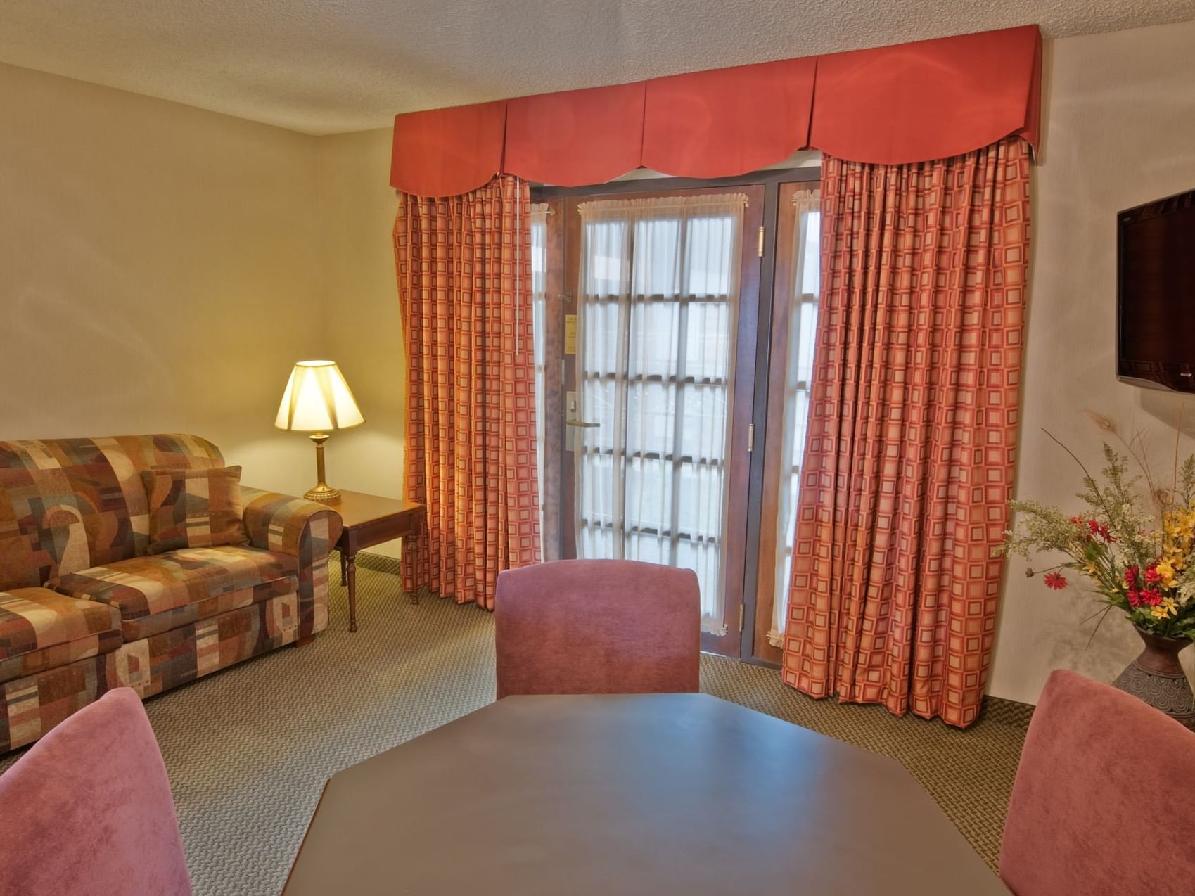 Living area in Abilene Double Suite at MCM Eleganté Suites