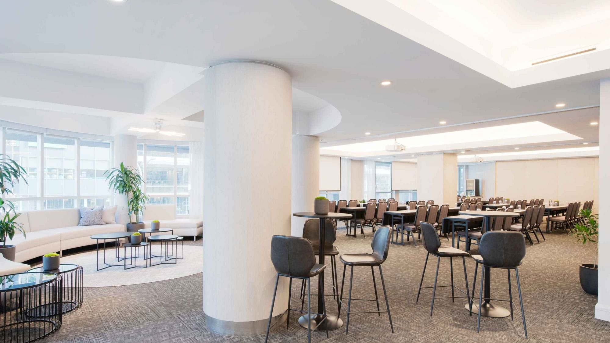 Table set-up with carpeted flooring in Salon De La Montagne at Warwick Le Crystal – Montreal