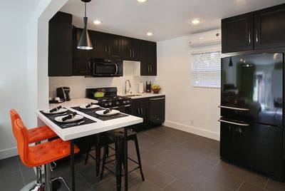 Kitchenette of the Townhouse at 7 Springs Inn & Suites 