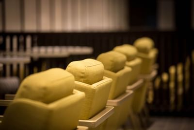 Chaises dans le hall