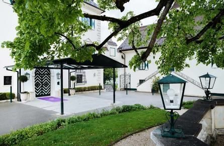 Eingang im Schloss Pichlarn
