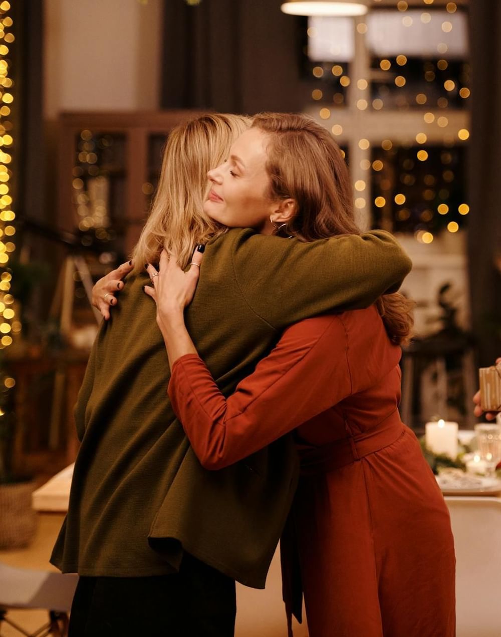 two women hugging in a restaurant