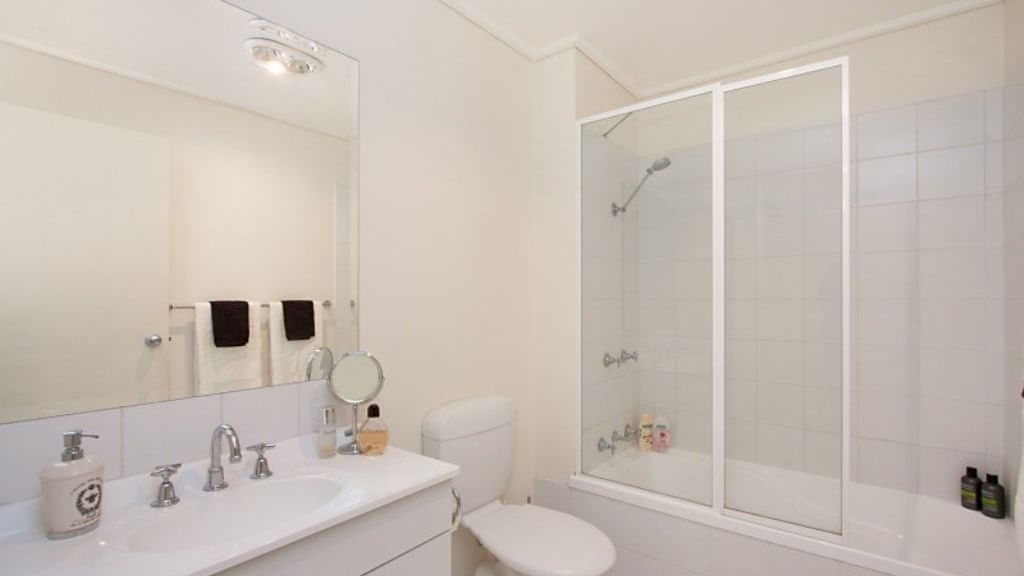 Apartments: Bathroom