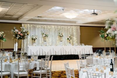 Fascinating wedding reception decorations at Royal on the Park