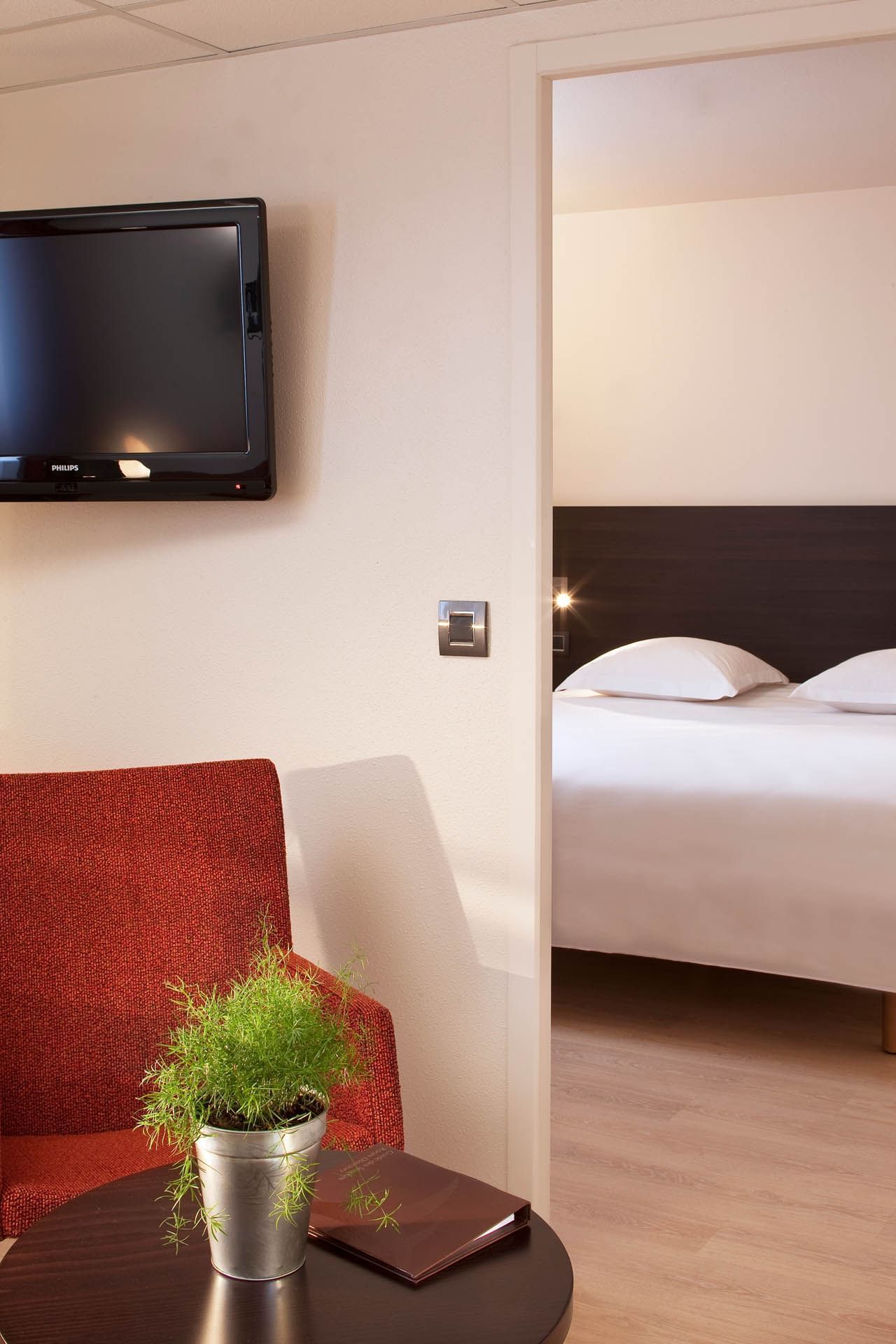 Salon et chambre à l'Escale Oceania Aix-en-Provence