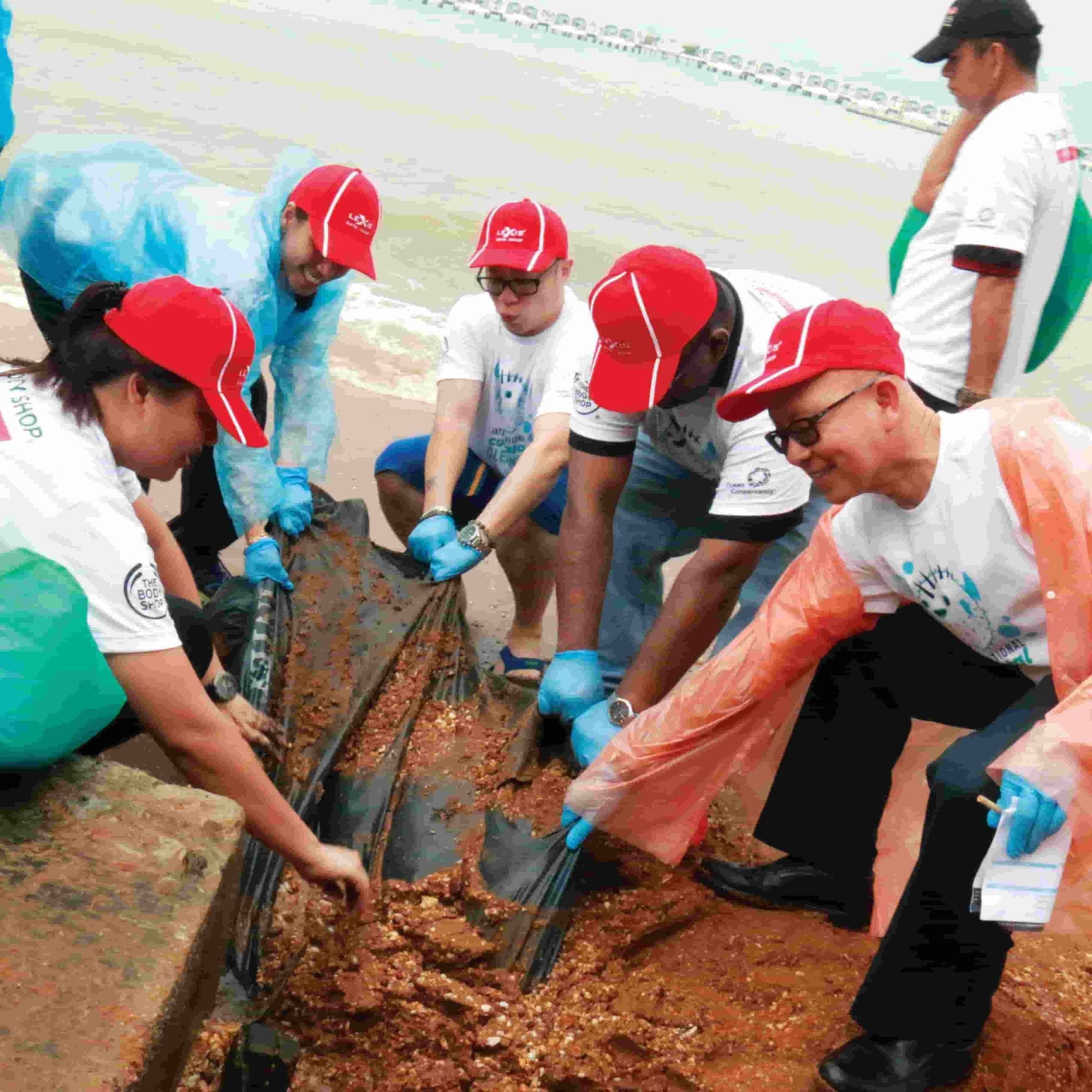 News 2018 - Coastal Clean-up With The Body Shop | Lexis Hibiscus® Port Dickson