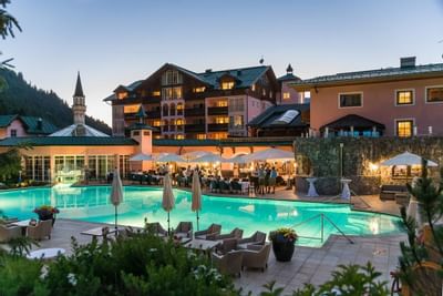 The outdoor pool area at Liebes Rot Flueh during the evening