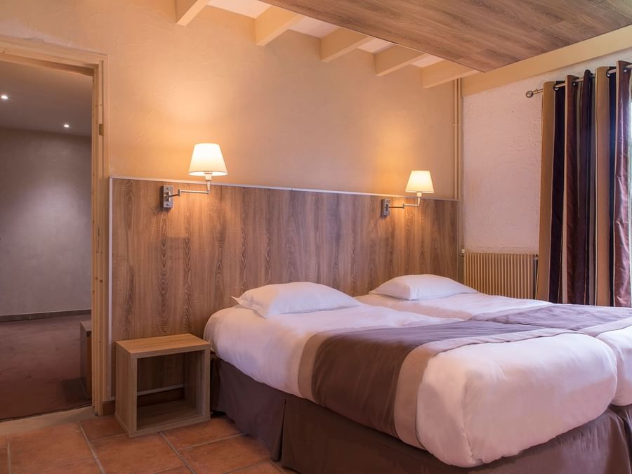 Standard Twin bedroom at Hotel Restaurant Les Coquelicots