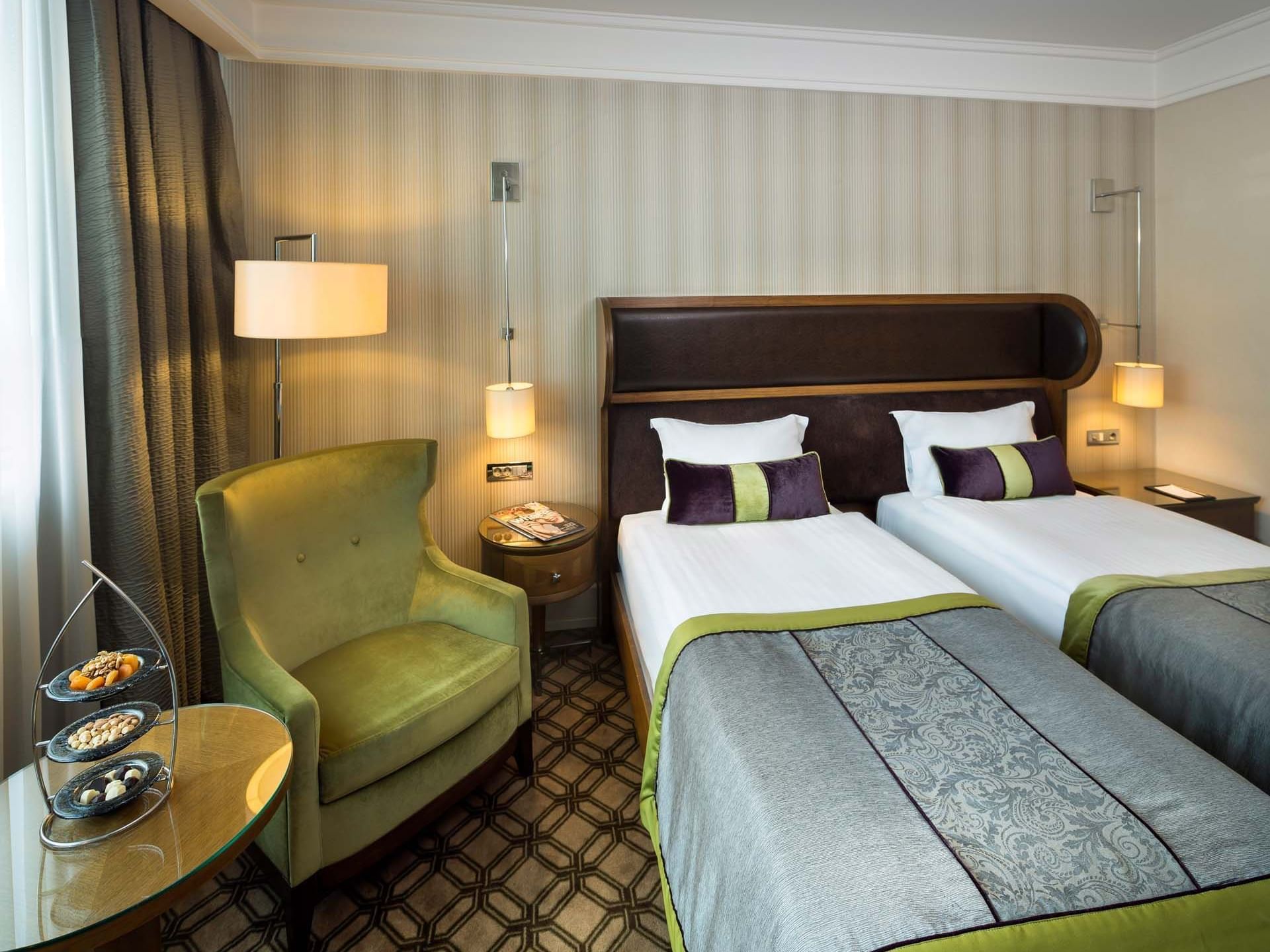 Titanic Port Bakırköy'deki Şehir Manzaralı Superior Odada tekli bir kanepeyle birlikte çift kişilik yataklar bulunmaktadır.