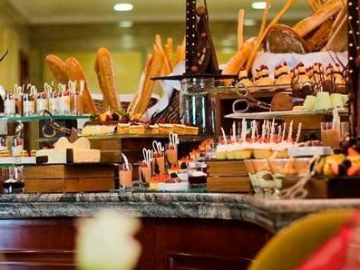 L'auberge Restaurant Buffet with food at Warwick Doha 