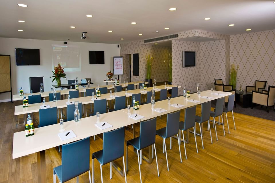 Classroom-style table layout in a meeting room at Liebes Rot