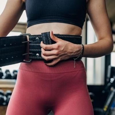 what do weightlifting belts do