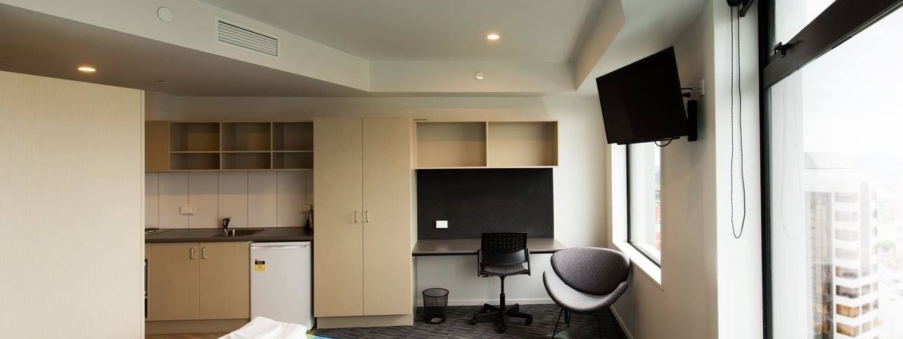 Studio Double Deluxe Bed & Study