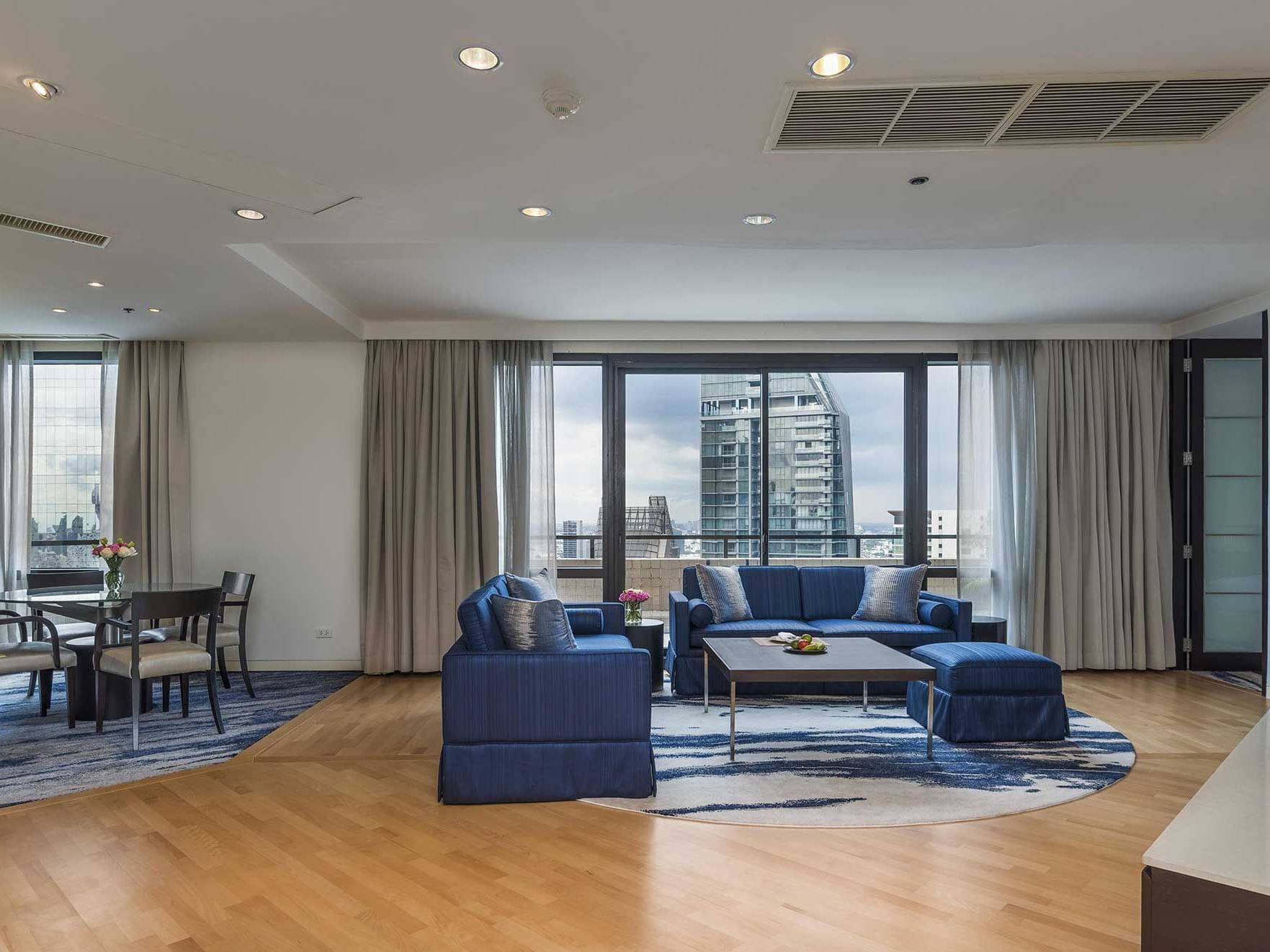 Two bed executive suite city view Emporium suite by Chatrium
