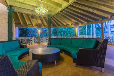 Couches in the lounge area at Holiday Inn Montego Bay