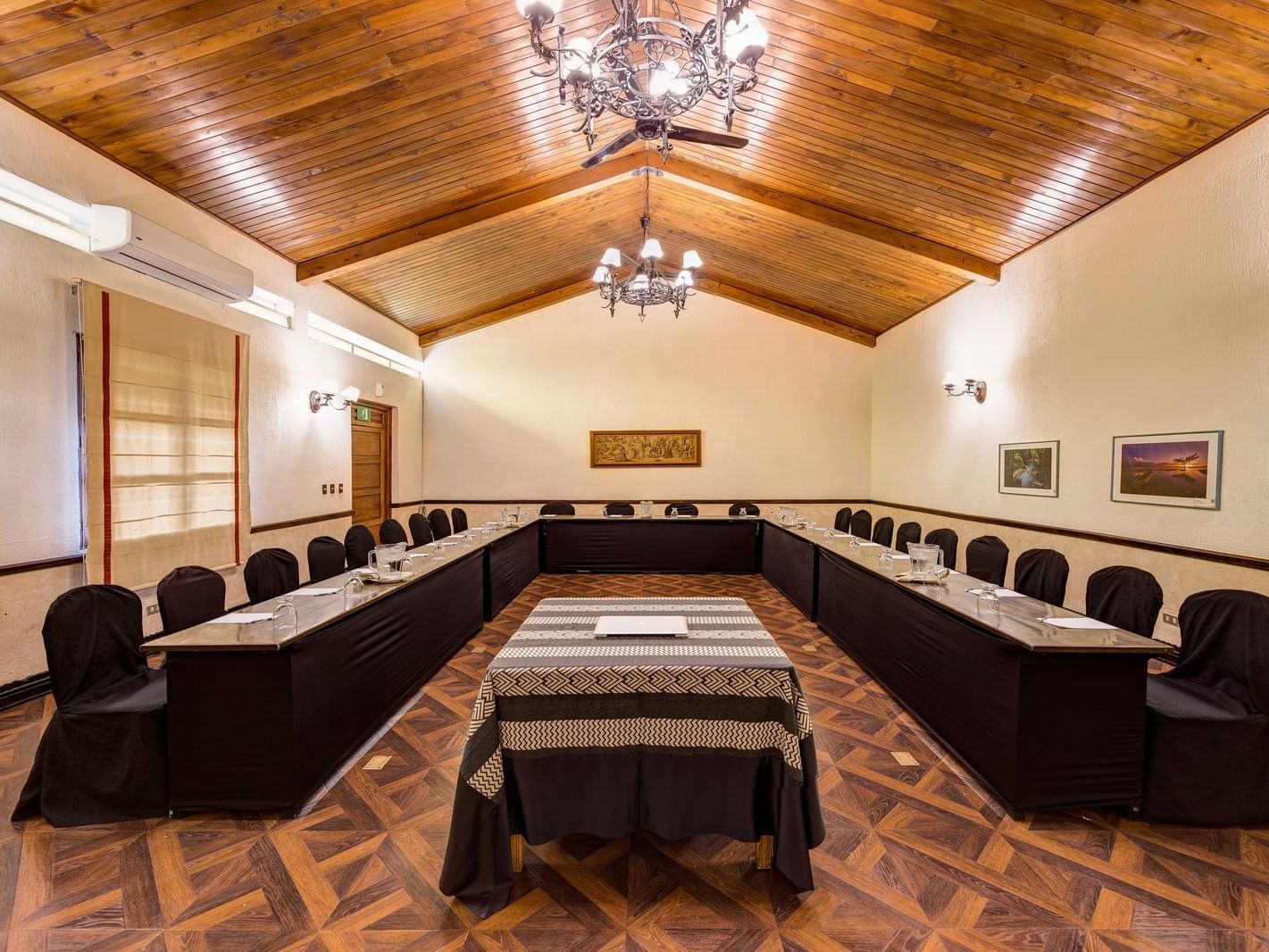 U-shaped table set-up in Del Obispo at Porta Hotel Antigua