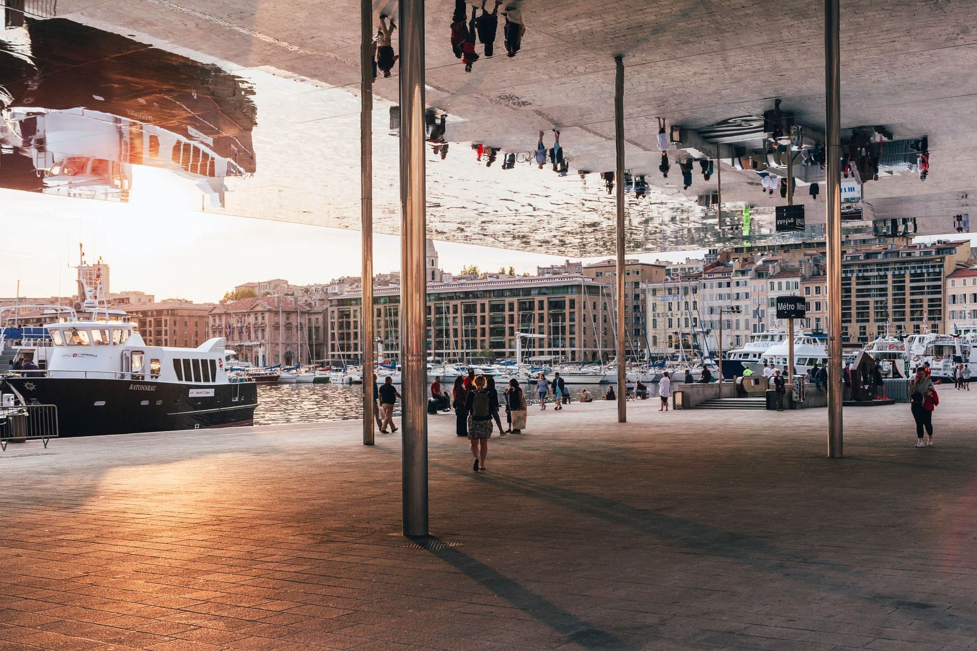 Vue du port près de l'Escale Oceania Marseille
