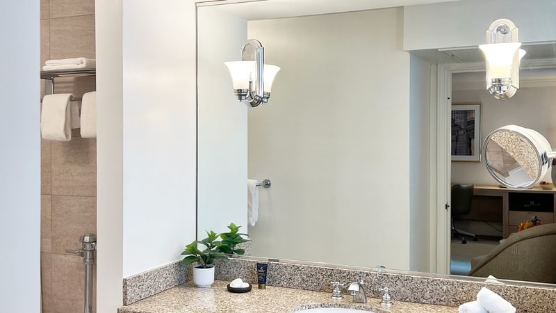 Executive King Room Warwick allerton chicago