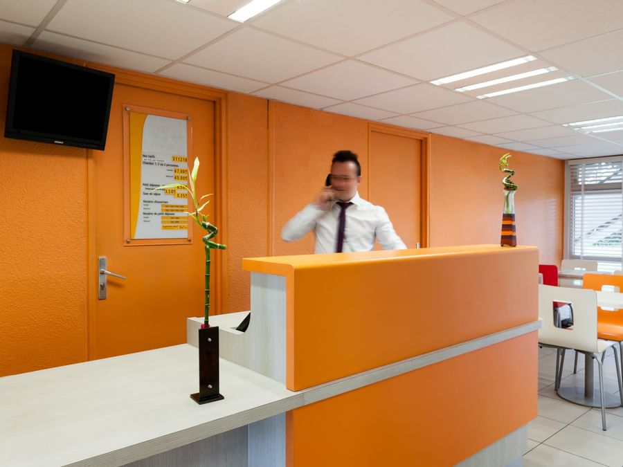 A receptionist at the reception desk in Rouen South Oissel