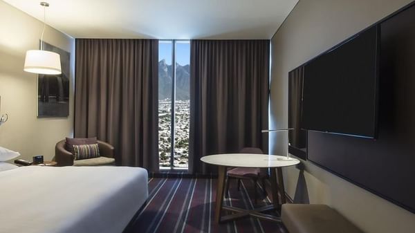 Bed & lounge en Fiesta Club 1 King en FA Hotels & Resorts