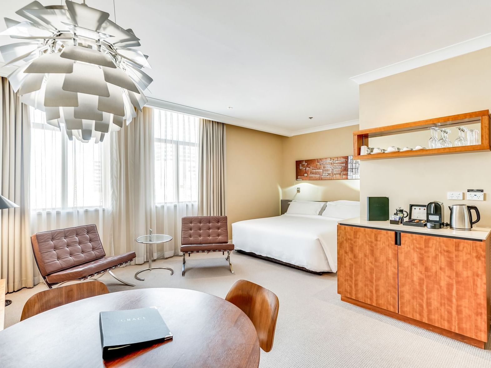 Dining area & Kitchenette in Junior Suite at Federal Hotels