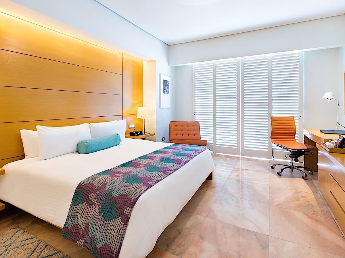 King bed at Palacio Mundo imperial