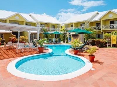 pool at bay gardens hotel