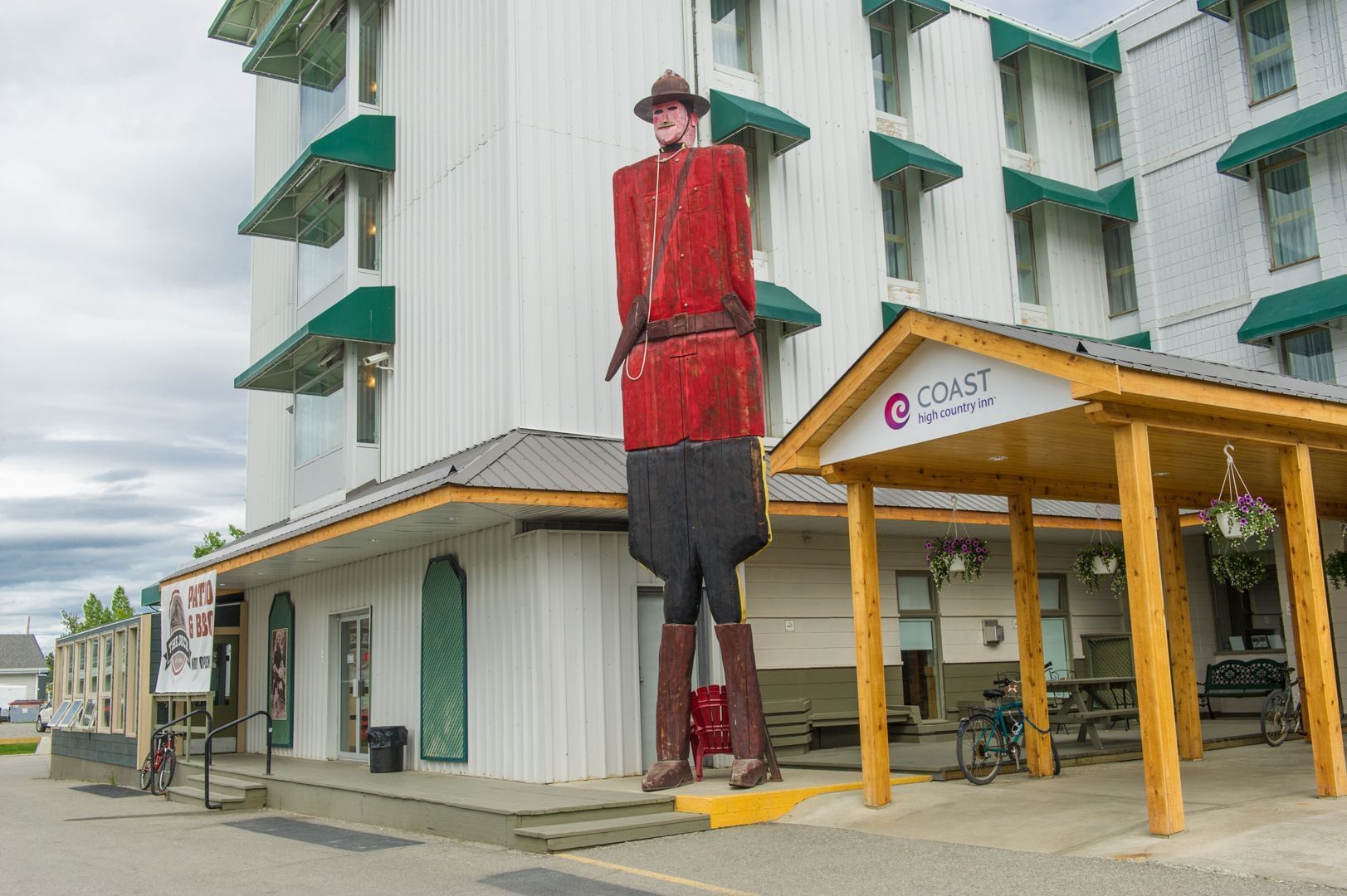 Coast High Country Inn - Exterior
