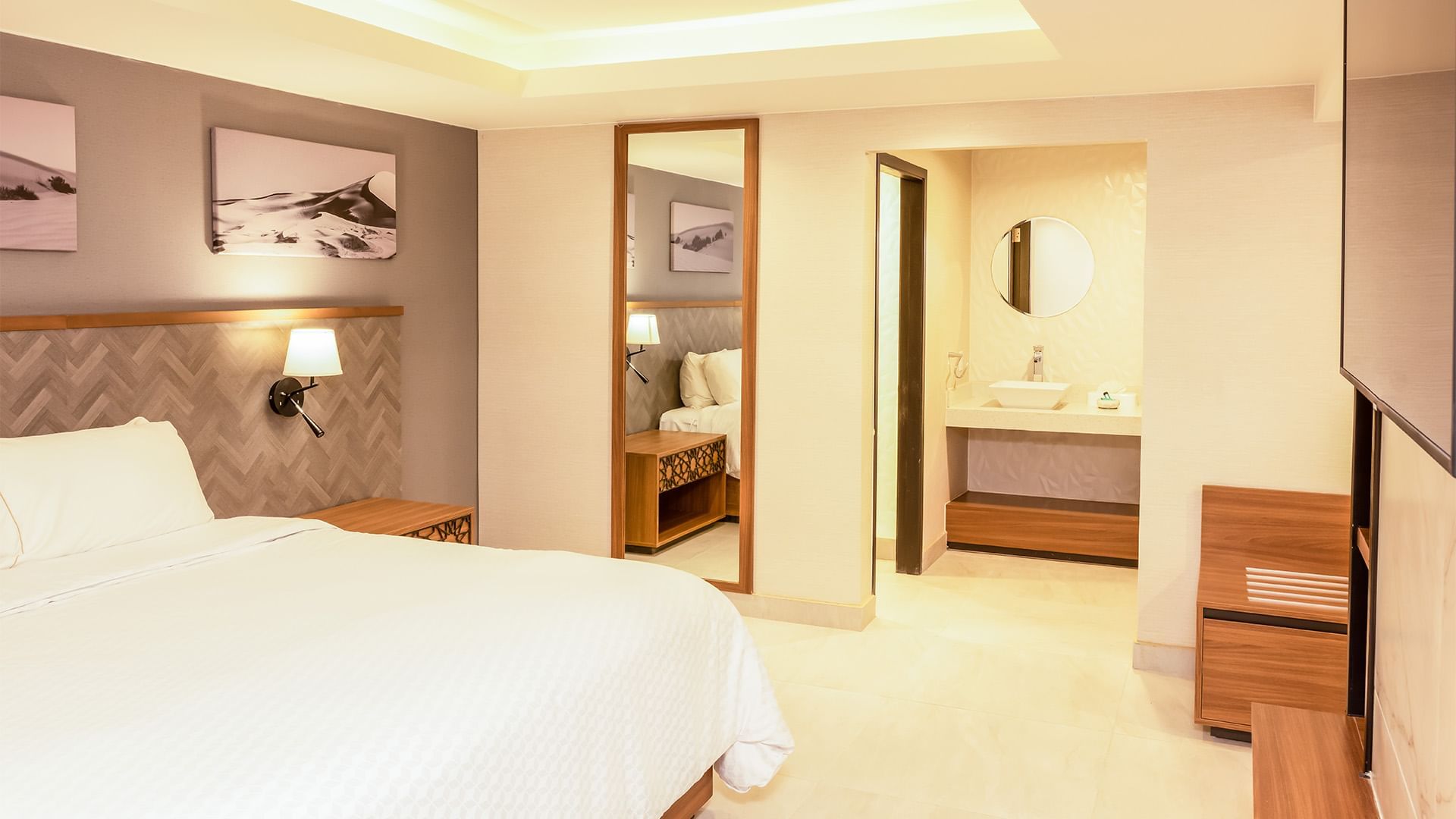 Beds, mirror & vanity in Double Room at Gamma Ciudad Juarez